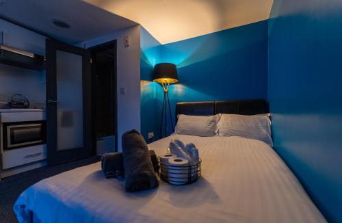 Selly Oak House | 100 Dale road Studios in Guest house