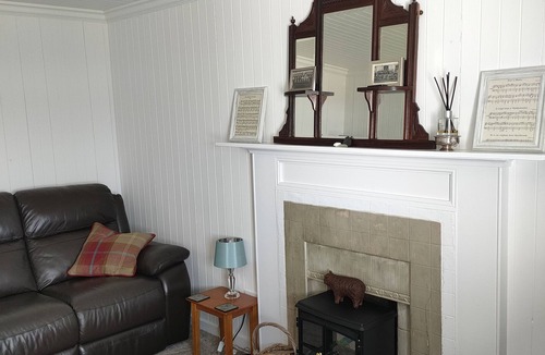 Kingsburgh House | 100 year old Renovated Cottage in North Skye