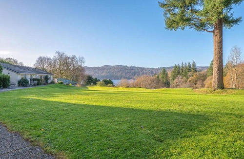 Windermere House | 11 Priory Cottages, cottage with lake access on Windermere