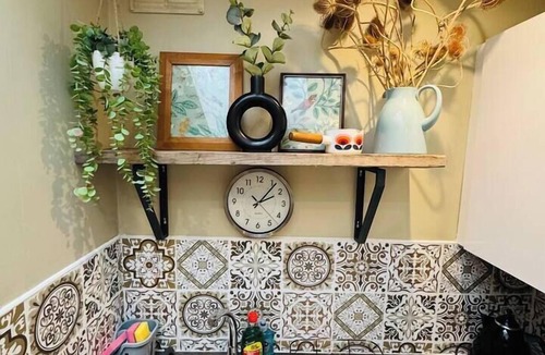 Seisdon Apartment | #11 Spacious Studio|Sleeps 4|5mins CannonHillPark