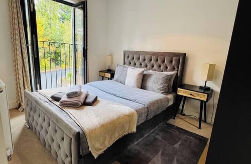 Barnt Green House | #13 Elegant Solihull Townhouse Sleeps 10 NEC/BHX