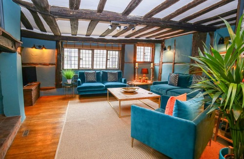 City Centre Cottage | 130 m² Cottage ∙ 3 bedrooms ∙ 6 guests