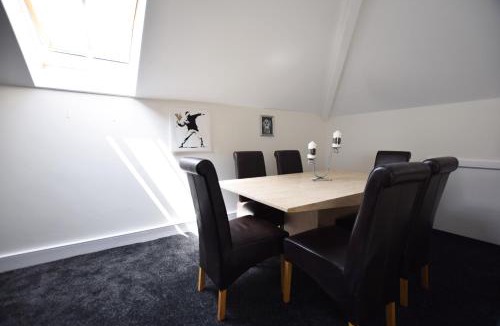 Kingsbridge Apartment | 15 Crabshell Heights
