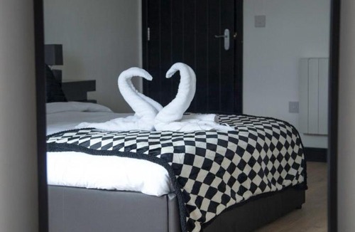 Warrington Apartment | #175 Chaplin House - Modern Stay - Sleeps 3