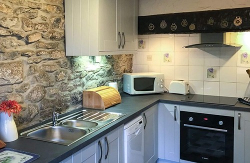 Castleton Cottage | 17th Century Cliffe Cottage in a spectacular location