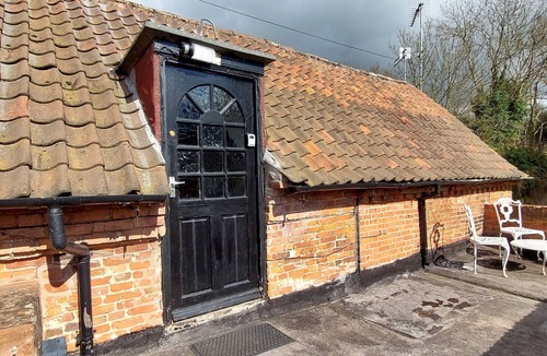 Retford Cabin | 17th-Century1Bed/Studio/PetsOk/Garden/Wifi