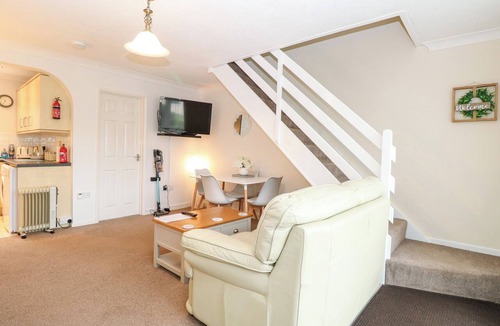 Corton Cottage | 19 Waterside Park