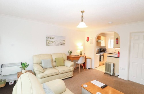 Corton Cottage | 19 Waterside Park