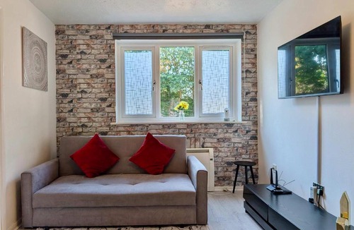 Dagenham Apartment | 1Bed stunning flat with free parking