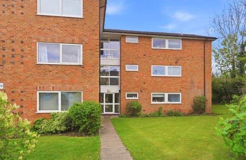 Hampton-in-Arden Apartment | 2 bed 2 bath luxe apartment in Hampton in Arden