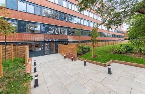 Gravesend Apartment | 2 Bed Apartment in Central Gravesend w Games Room