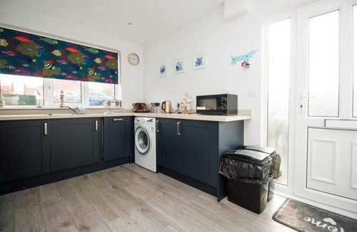 Hunmanby House | 2 Bed Bungalow - Sleeps 4 - Pets - Parking - Wifi