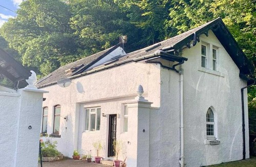 Kilmun House | 2 Bed Cottage Sleeps 2 - Parking Pet Friendly