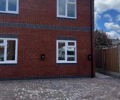 Long Eaton Apartment | 2 Bed Flat - Sleeps 4 - Pets - Garden - Parking