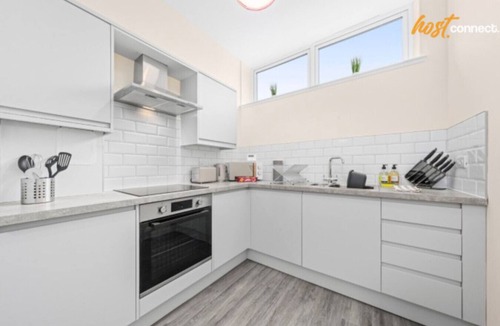Methil Apartment | 2 Bed Flat With Parking Sleeps 4 in Fife