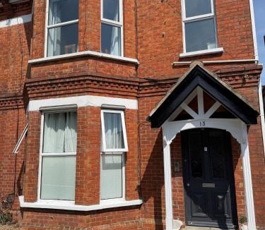 Folkestone Apartment | 2 Bed Folkestone Flat, Town, Rail, Channel Tunnel