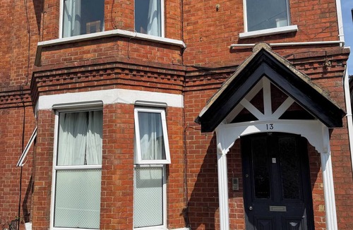 Folkestone Apartment | 2 Bed Folkestone Flat, Town, Rail, Channel Tunnel