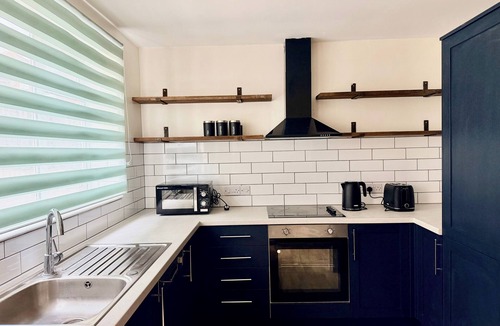 Ault Hucknall House | 2-Bed House, Sleeps 4 w/ Parking & Garden