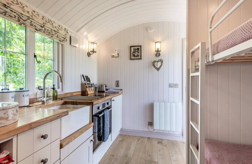 Beccles Cottage | 2 Bed in Barsham (oc-s32505)