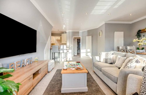 Barton-on-Sea Apartment | 2 Bed in Barton On Sea (oc-c34500)