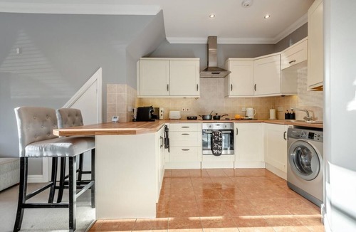 Barton-on-Sea Apartment | 2 Bed in Barton On Sea (oc-c34500)
