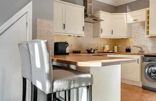 Barton-on-Sea Apartment | 2 Bed in Barton On Sea (oc-c34500)