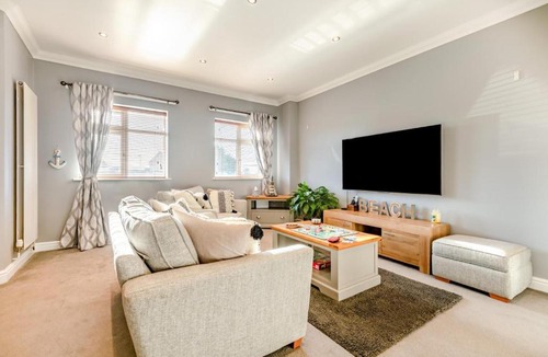 Barton-on-Sea Apartment | 2 Bed in Barton On Sea oc-c34500