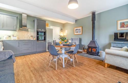 Ipswich House | 2 Bed in Bentley oc-thpo