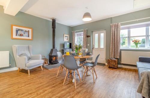 Ipswich House | 2 Bed in Bentley oc-thpo