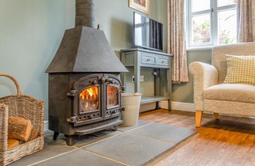 Ipswich House | 2 Bed in Bentley oc-thpo