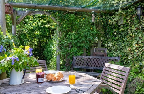 Abbess Roding Cottage | 2 Bed in Biddenden (oc-cb559)