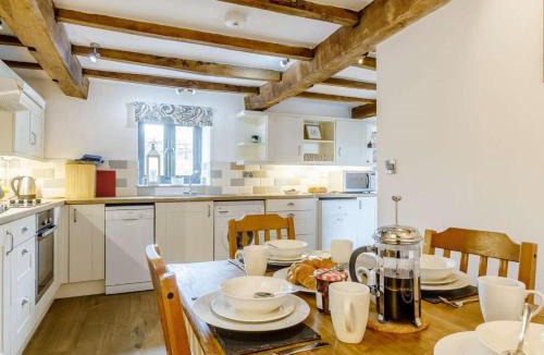 Brecon House | 2 Bed in Brecon oc-bn310