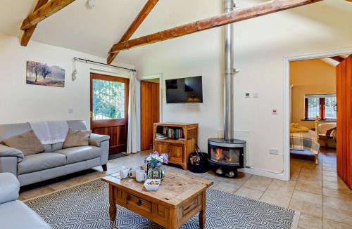 Callington House | 2 Bed in Callington oc-tyler