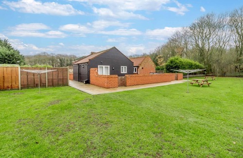 Norwich Cottage | 2 Bed in Chedgrave (oc-t27197)