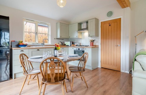 Dursley Ski Chalet | 2 Bed in Coaley (oc-r34730)
