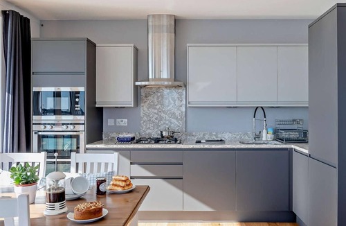 Brightlingsea Apartment | 2 Bed in Colchester (oc-harsi)
