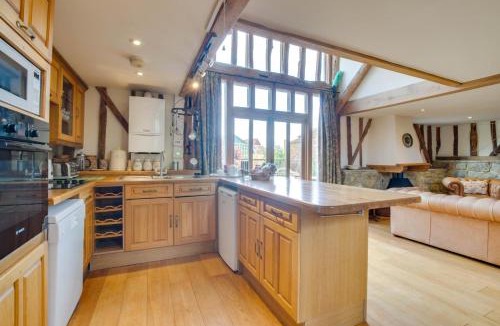 Cranbrook House | 2 Bed in Cranbrook oc-cb594