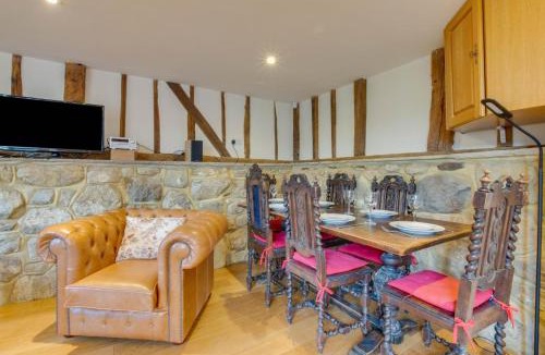 Cranbrook House | 2 Bed in Cranbrook oc-cb594