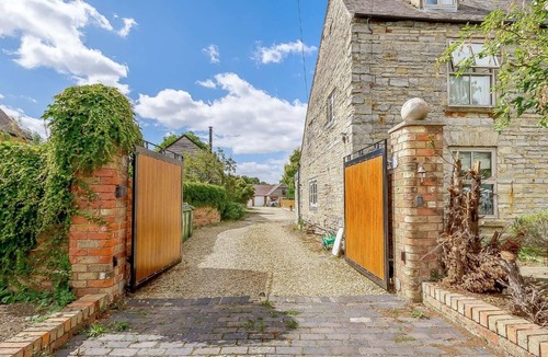 Bretforton Cottage | 2 Bed in Evesham (oc-89476)