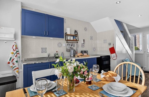 Stackpole Cottage | 2 Bed in Freshwater East (oc-s39030)