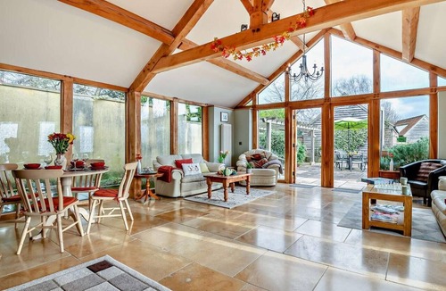 Dursley House | 2 Bed in Gloucester (oc-94228)
