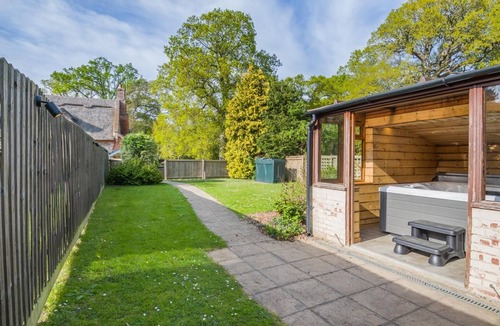 Aldborough Cottage | 2 Bed in Hanworth (oc-f32042)