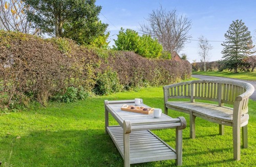 Hawsker Cottage | 2 Bed in Hawsker (oc-f30334)