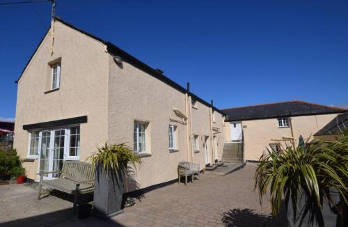 Cury House | 2 Bed in Helston oc-41378
