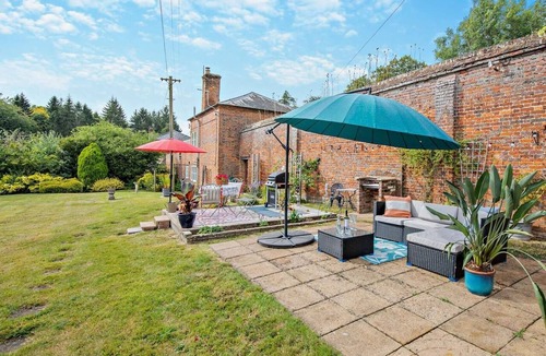 Hemel Hempstead Cottage | 2 Bed in Hemel Hempstead (oc-95536)