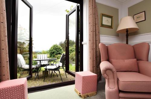 Dronfield House | 2 Bed in Holmesfield oc-pk783