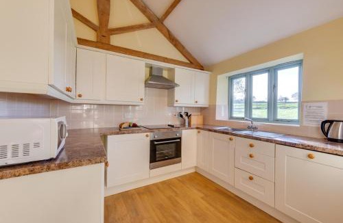 Norwich House | 2 Bed in Loddon oc-1205