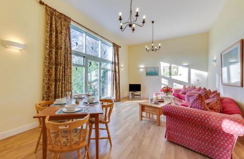Norwich House | 2 Bed in Loddon oc-1205