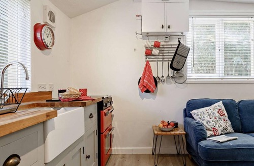 Heligan Ski Chalet | 2 Bed in Newton Abbot (oc-woodc)