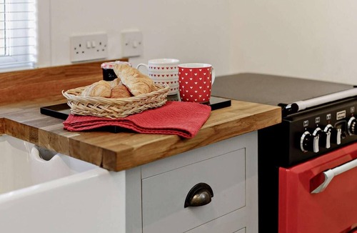 Heligan Ski Chalet | 2 Bed in Newton Abbot (oc-woodc)